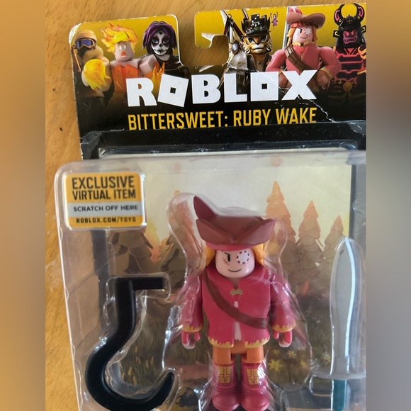 Roblox Figure Bittersweet Ruby Wake w/ Exclusive Item Code New - Picture 7 of 11